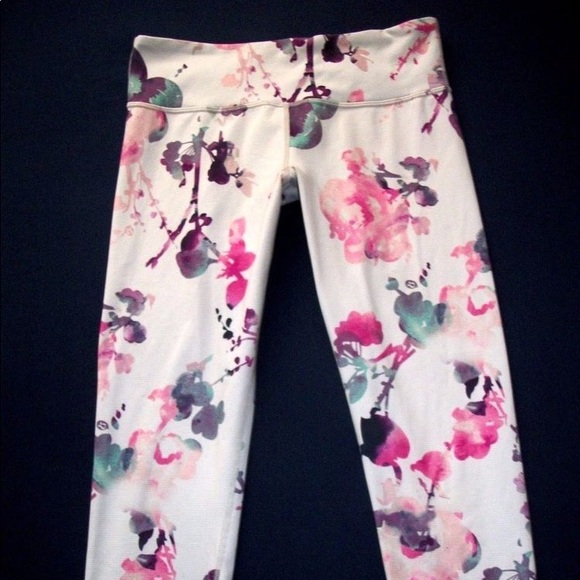 lululemon athletica Pants - Rare Lululemon Floral Watercolor Wunder Under Crop